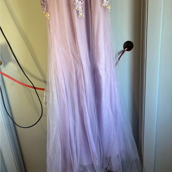 Elegant Lavender Evening Gown - Picture 5 of 5